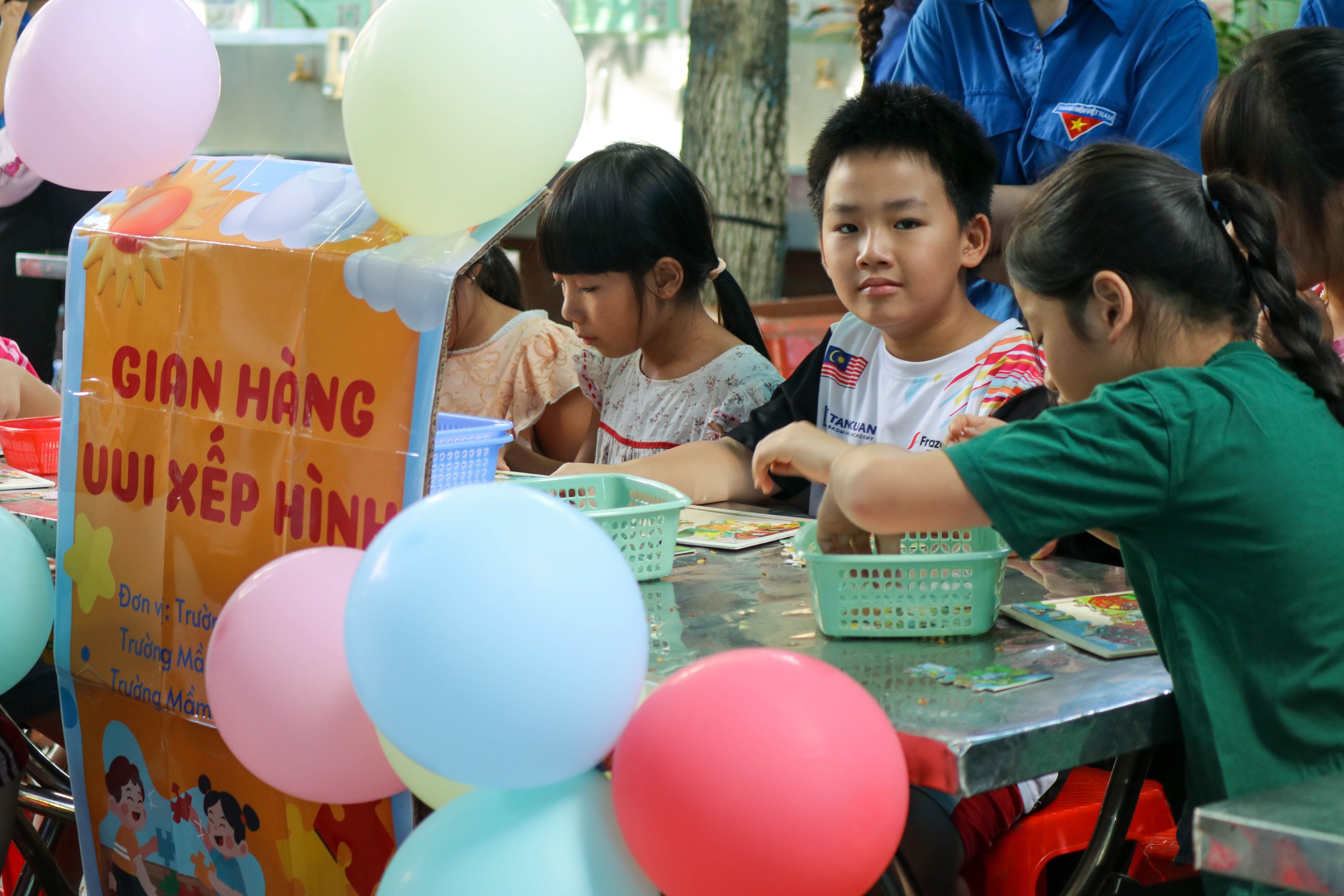 Báo Người Lao Động trao tặng 1.000 lá cờ Tổ quốc cho phường Xuân Hoà - Ảnh 14.