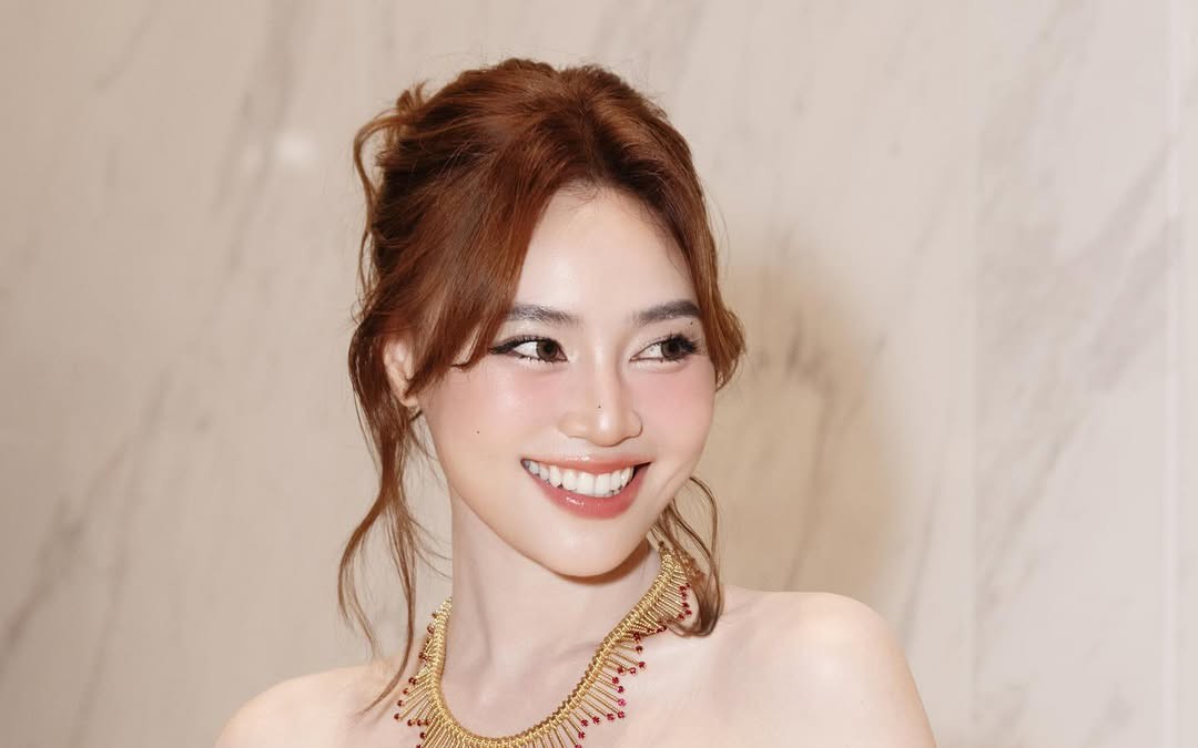 Ninh Dương Lan Ngọc tỏa sắc kiêu sa