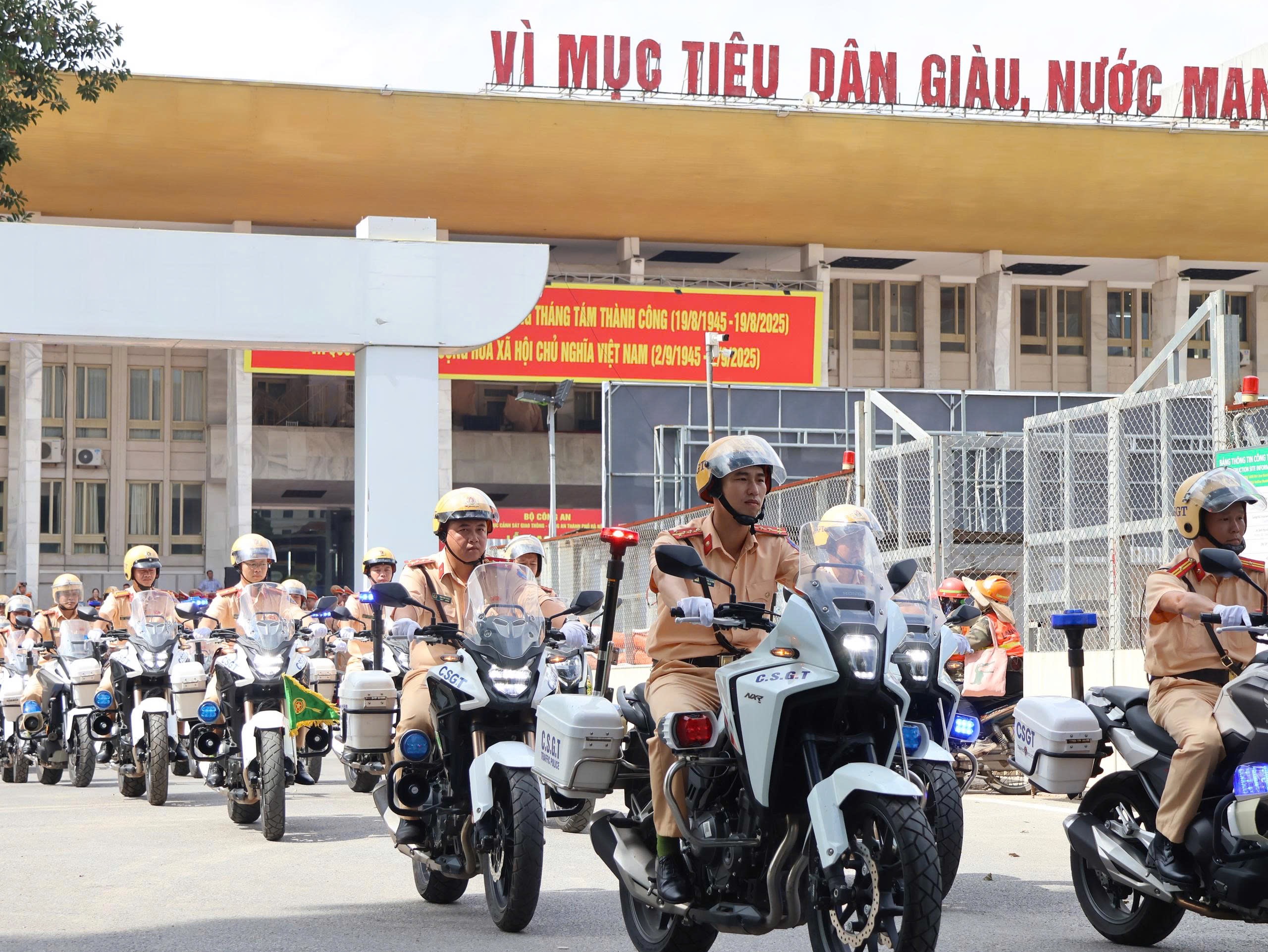 CSGT Hà Nội tiếp nhận 655 cán bộ , phương tiện phục vụ dịp Quốc khánh 2 - 9 - Ảnh 2.