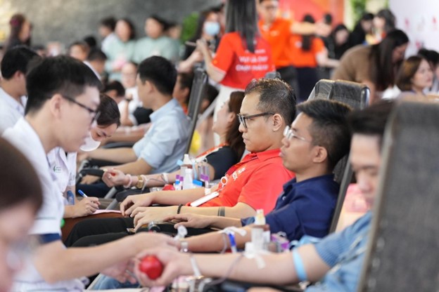 Giọt thương 2025: CBNV ROX Group chung tay hiến m&aacute;u, lan tỏa gi&aacute; trị sống đẹp- Ảnh 1.