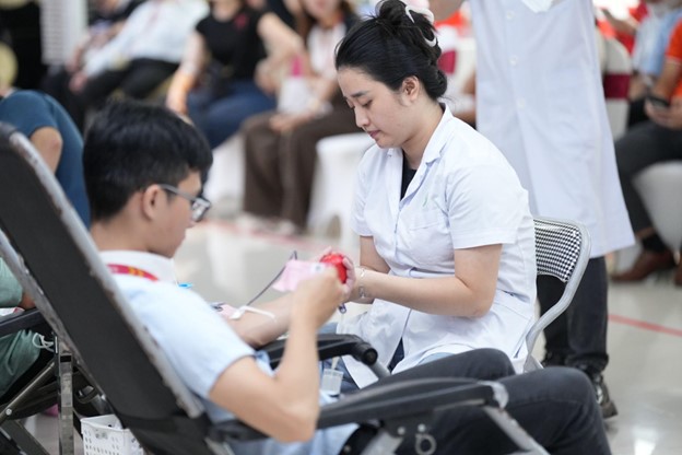Giọt thương 2025: CBNV ROX Group chung tay hiến m&aacute;u, lan tỏa gi&aacute; trị sống đẹp- Ảnh 2.