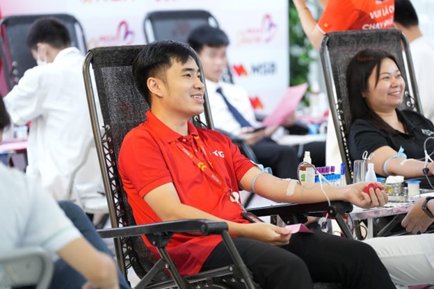 Giọt thương 2025: CBNV ROX Group chung tay hiến m&aacute;u, lan tỏa gi&aacute; trị sống đẹp- Ảnh 5.