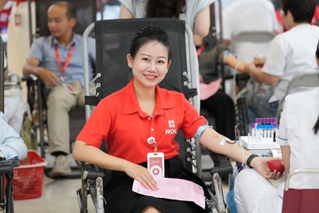 Giọt thương 2025: CBNV ROX Group chung tay hiến m&aacute;u, lan tỏa gi&aacute; trị sống đẹp- Ảnh 6.