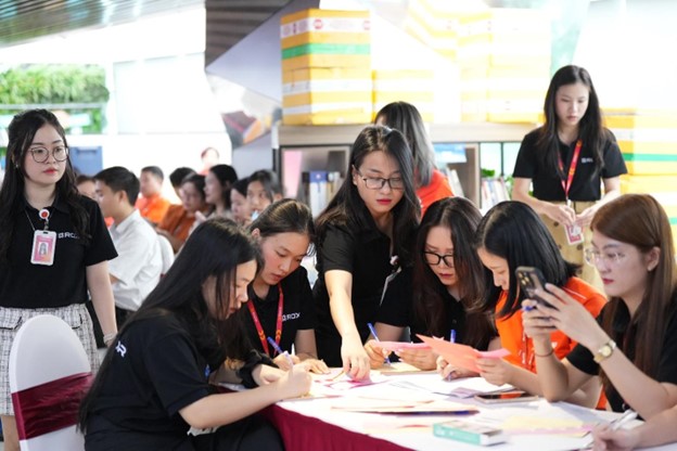Giọt thương 2025: CBNV ROX Group chung tay hiến m&aacute;u, lan tỏa gi&aacute; trị sống đẹp- Ảnh 8.