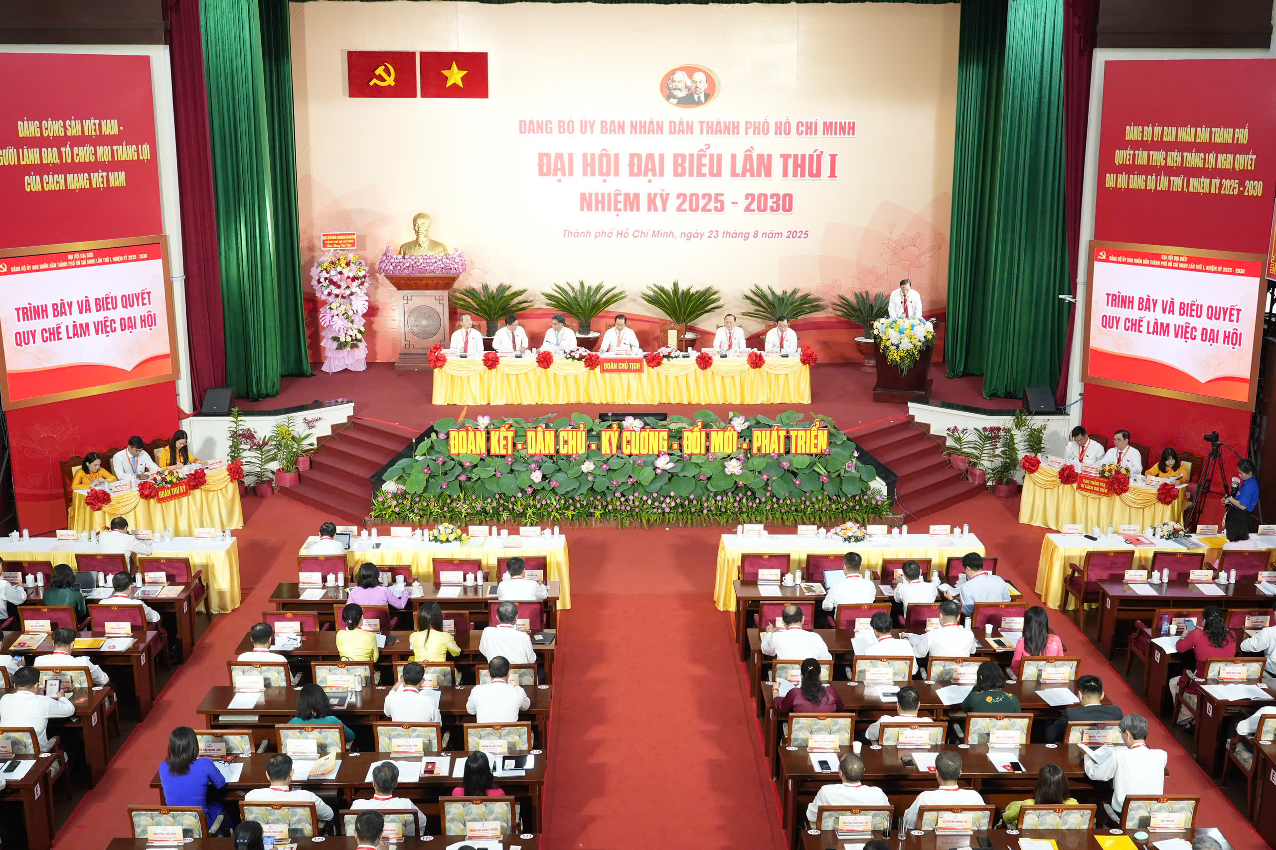 Khai mạc Đại hội đại biểu Đảng bộ UBND TP HCM nhiệm kỳ 2025 - 2030 - Ảnh 1.