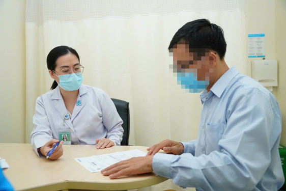 Bệnh gout "tấn công" người trẻ - Ảnh 1.