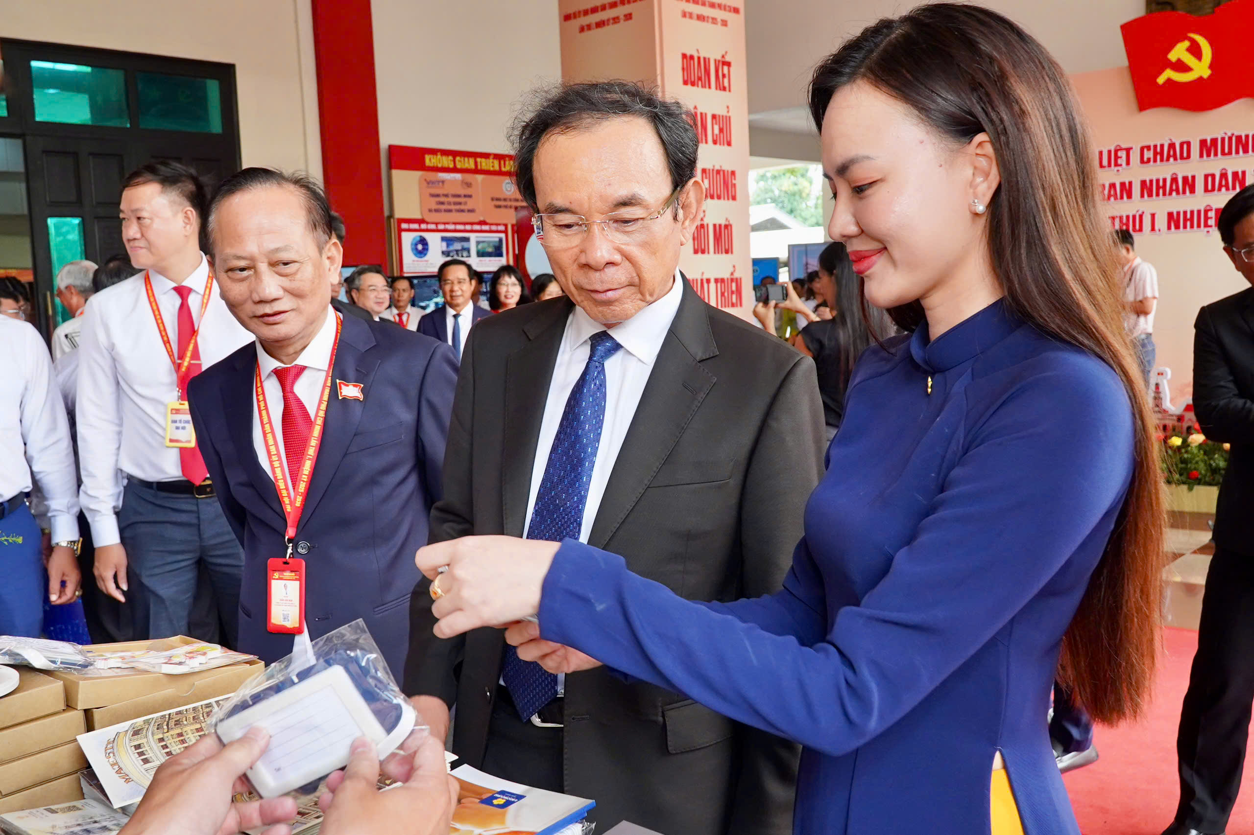 Bí thư Nguyễn Văn Nên dự, chỉ đạo Đại hội đại biểu Đảng bộ UBND TP HCM lần thứ I - Ảnh 15.