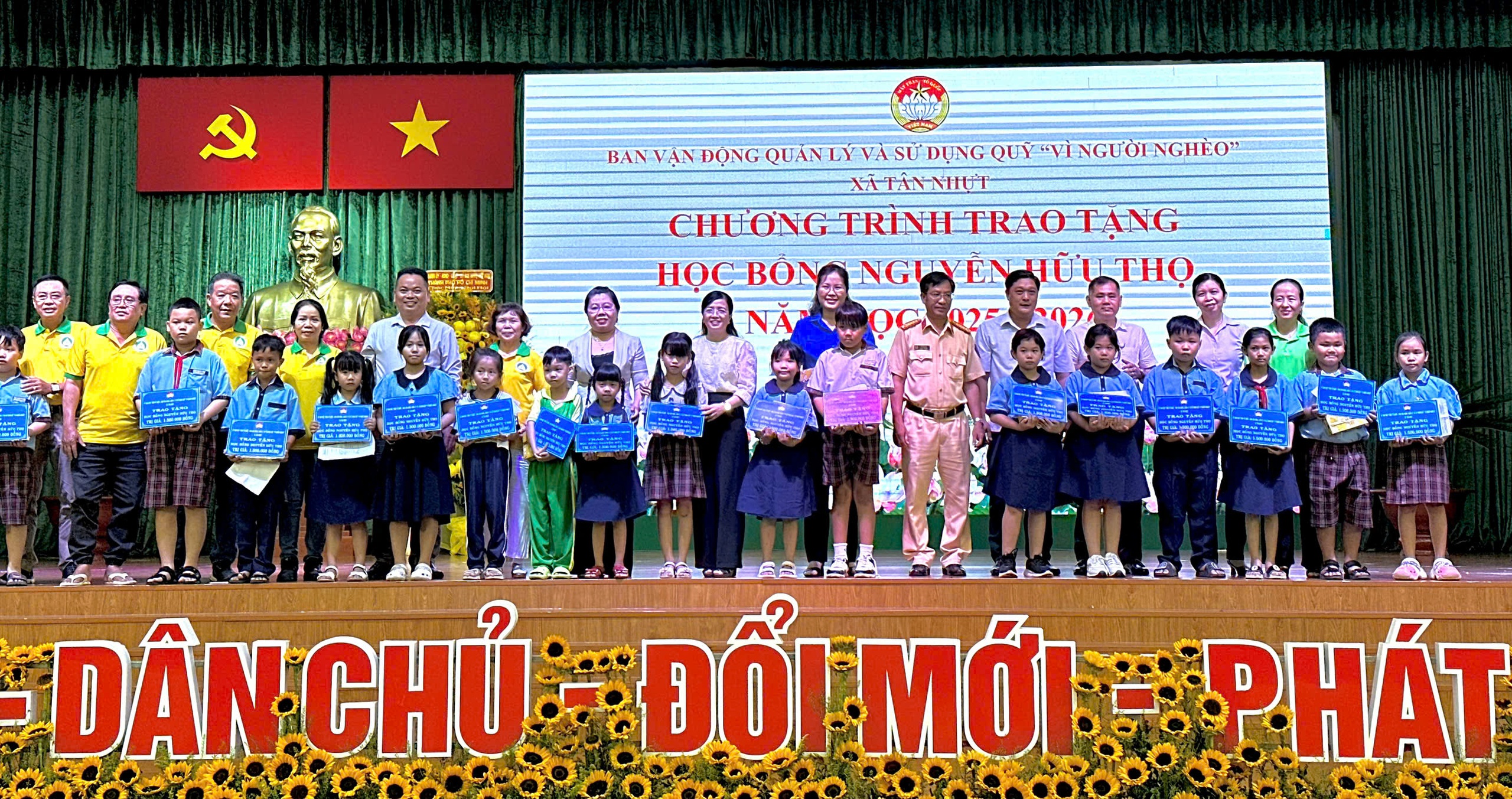 TP HCM: Nhiều hoạt động ý nghĩa chăm lo an sinh, tiếp sức học sinh nghèo- Ảnh 8.