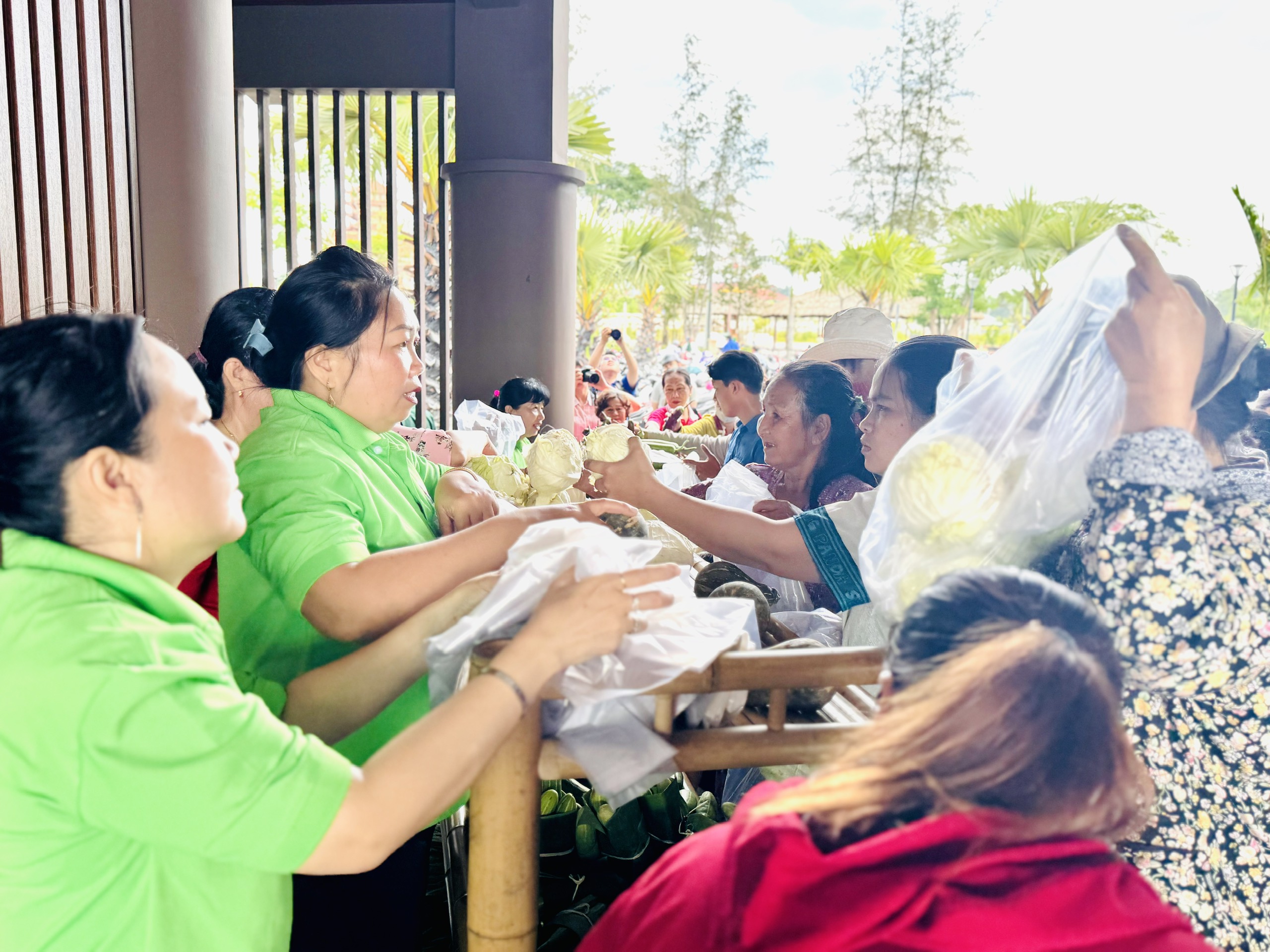 TP HCM: Nhiều hoạt động ý nghĩa chăm lo an sinh, tiếp sức học sinh nghèo- Ảnh 2.