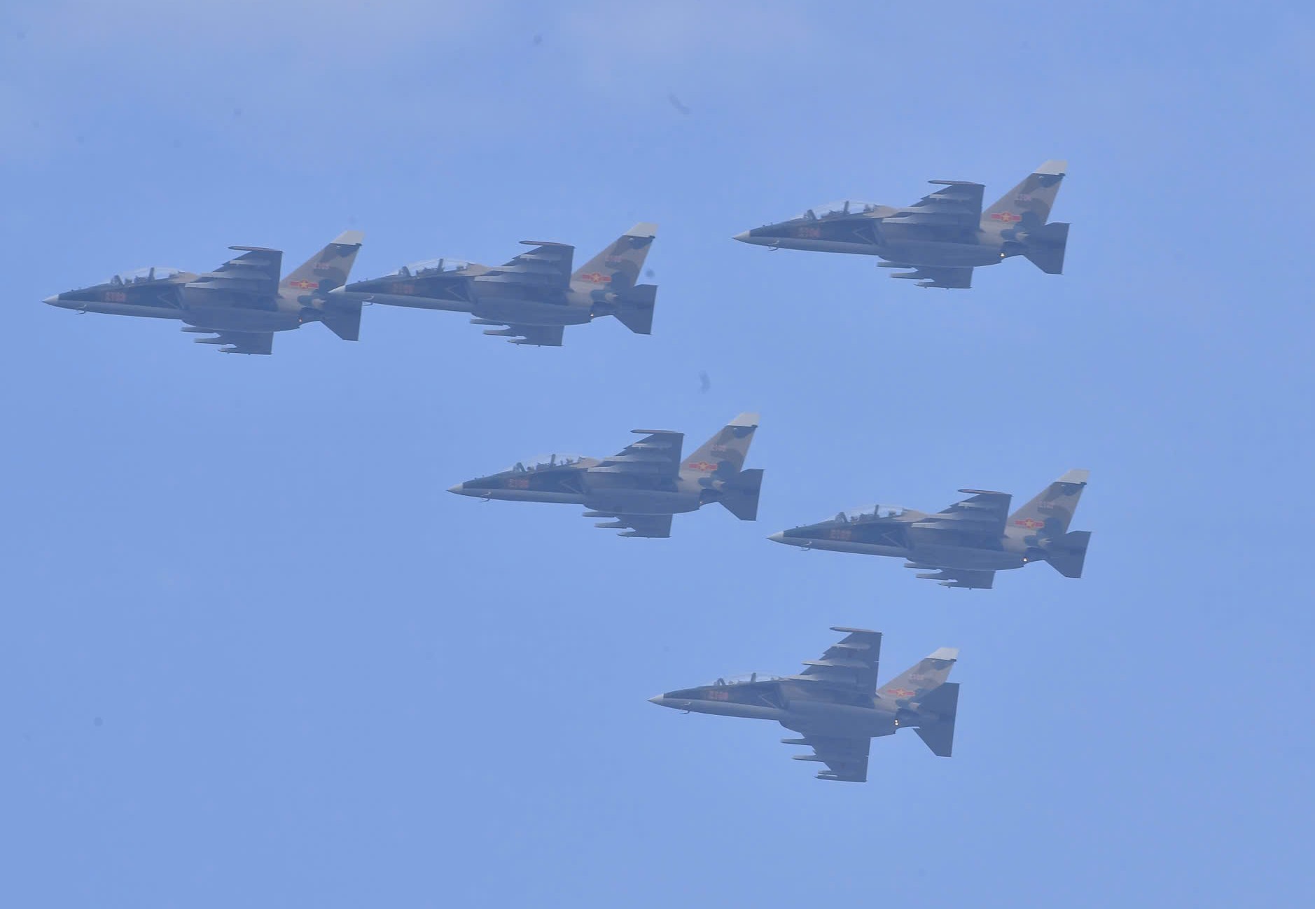 Biên đội máy bay su - 30 MK2 bay qua Quảng trường Ba Đình trong Lễ kỷ niệm lớn - Ảnh 17.