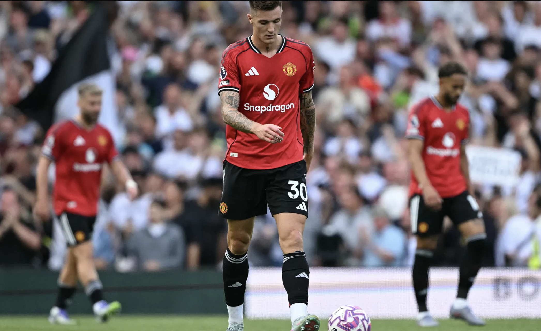 Chia điểm với Fulham, Man United ch&igrave;m s&acirc;u cuối bảng Ngoại hạng - Ảnh 7.