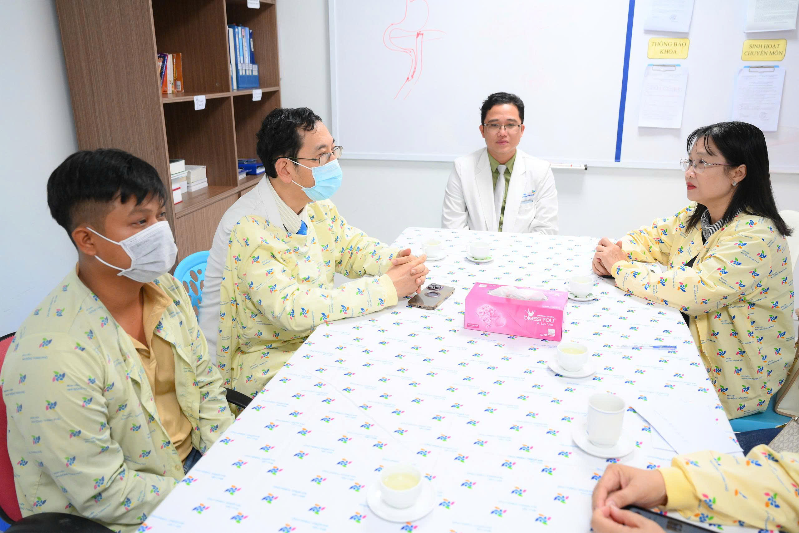 Vụ phóng hỏa đốt phòng trọ tại Tây Ninh: Cứu sống 2 cháu bé bị bỏng nặng - Ảnh 2.