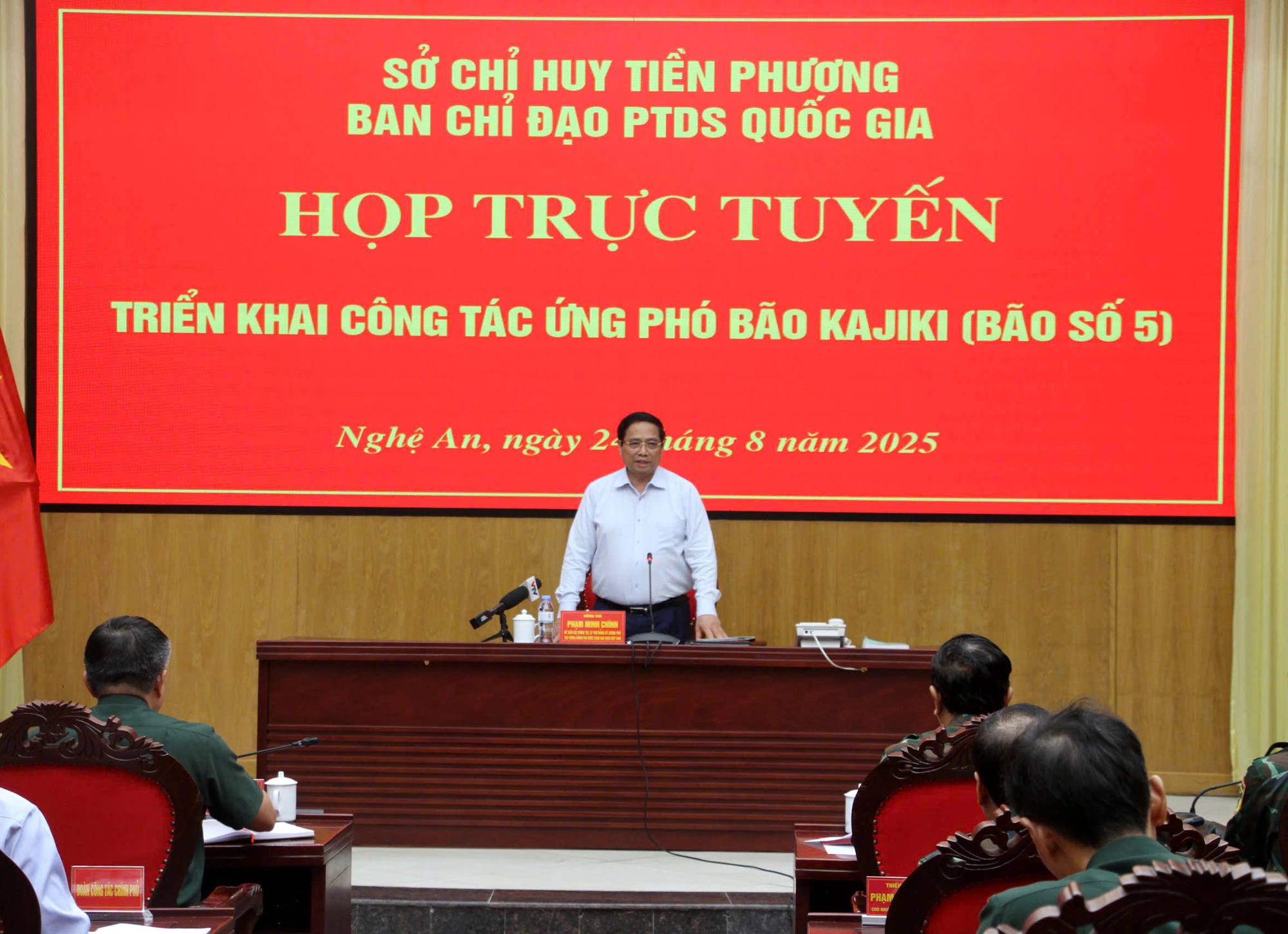 Thủ tướng Phạm Minh Chính trực tiếp chỉ huy công tác ứng phó bão số 5 tại Sở Chỉ huy tiền phương - Ảnh 1.