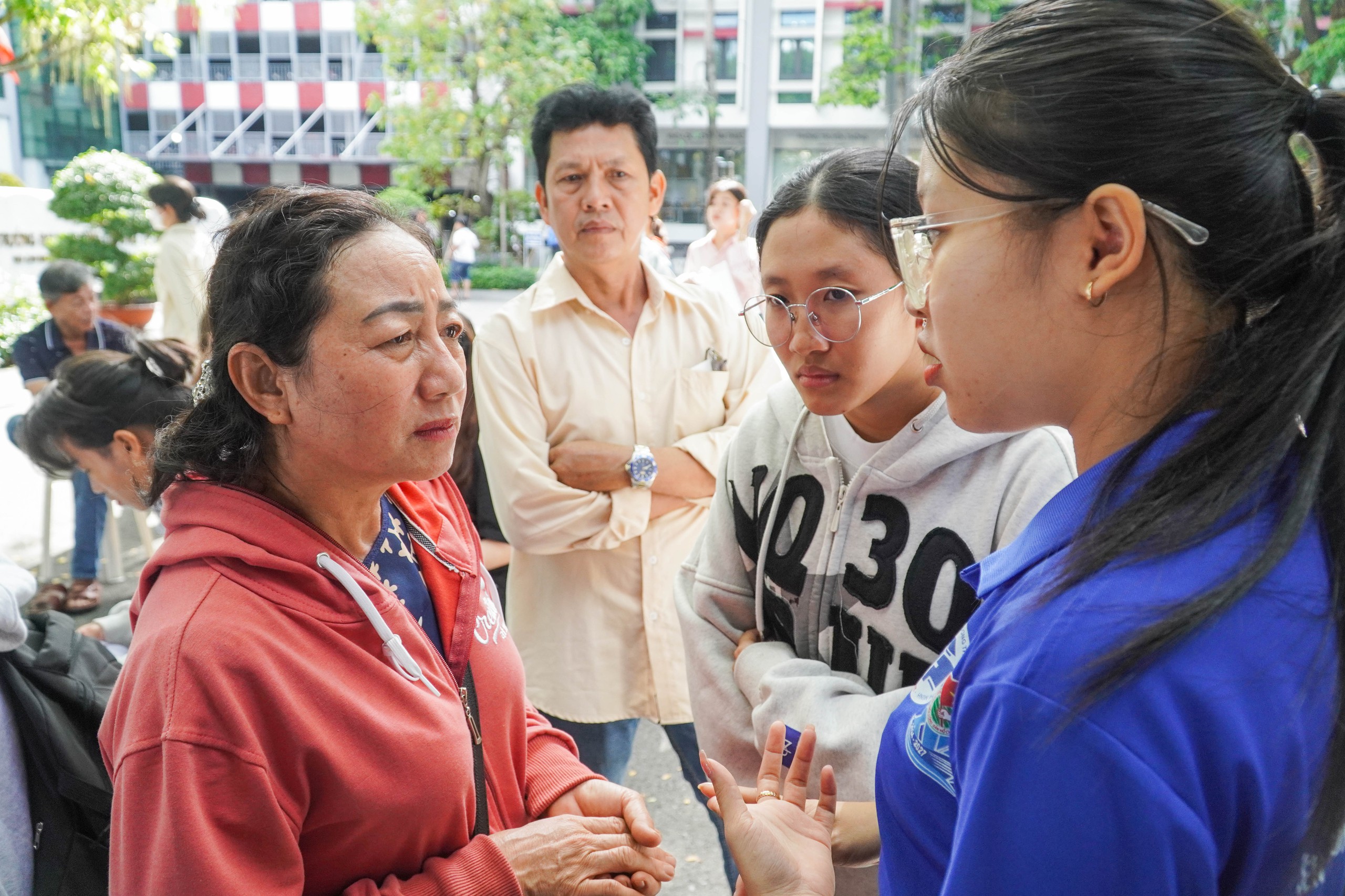 Bất ngờ h&igrave;nh ảnh ng&agrave;y đầu l&agrave;m thủ tục nhập học tại Trường ĐH C&ocirc;ng thương TP HCM - Ảnh 6.