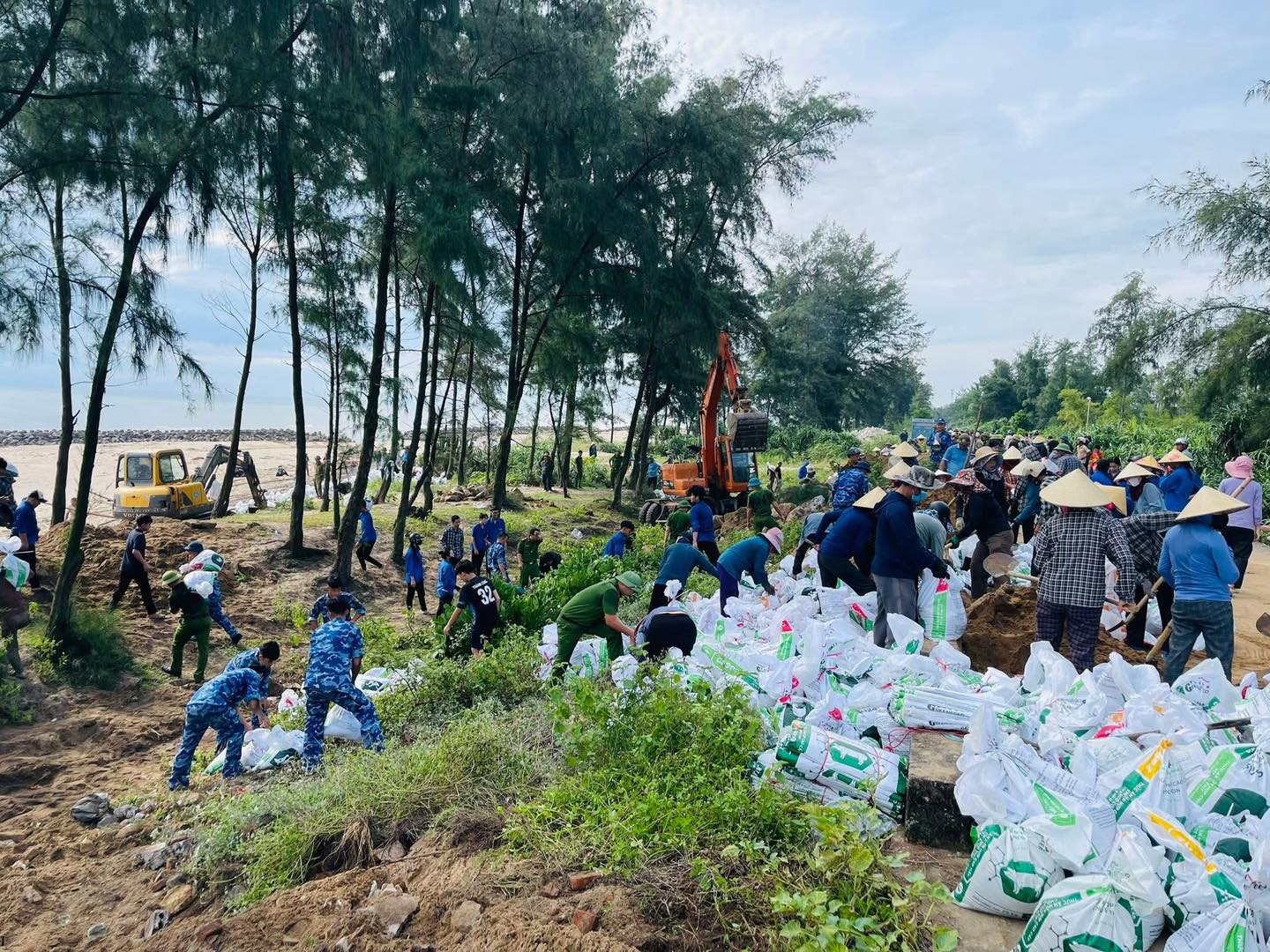 Ứng ph&oacute; b&atilde;o số 5: H&agrave; Tĩnh di dời hơn 650 hộ d&acirc;n đến nơi an to&agrave;n- Ảnh 2.