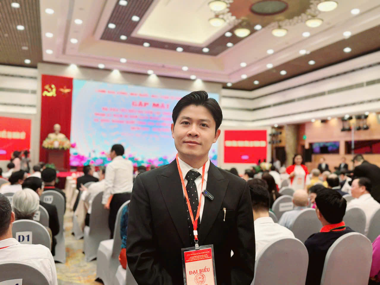 T&aacute;c giả "Viết tiếp c&acirc;u chuyện h&ograve;a b&igrave;nh" l&agrave; đại biểu ti&ecirc;u biểu được gặp mặt l&atilde;nh đạo Đảng, Nh&agrave; nước- Ảnh 1.