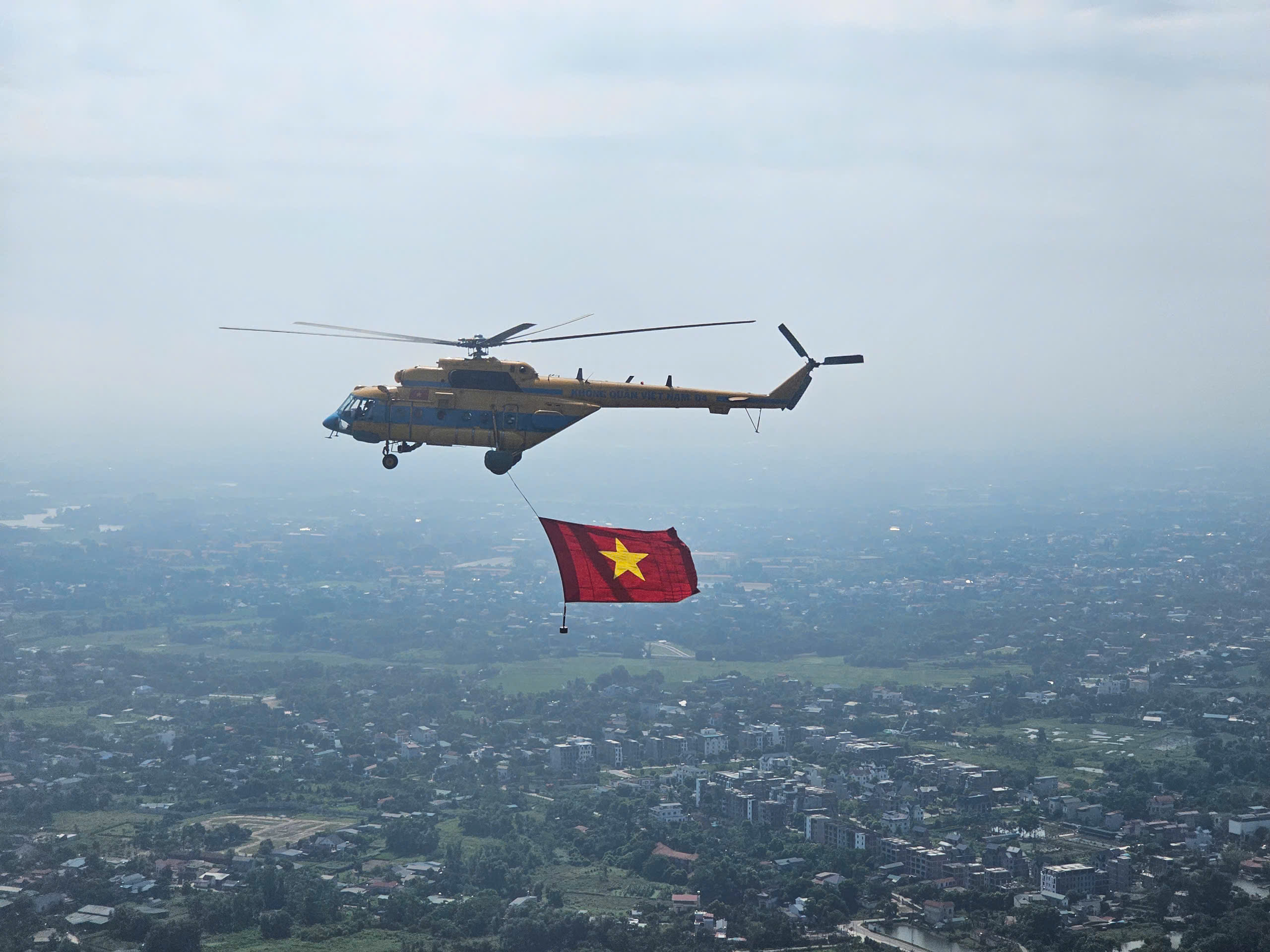 "Hổ mang chúa" Su30-MK2 bay qua Quảng trường Ba Đình - Ảnh 3.