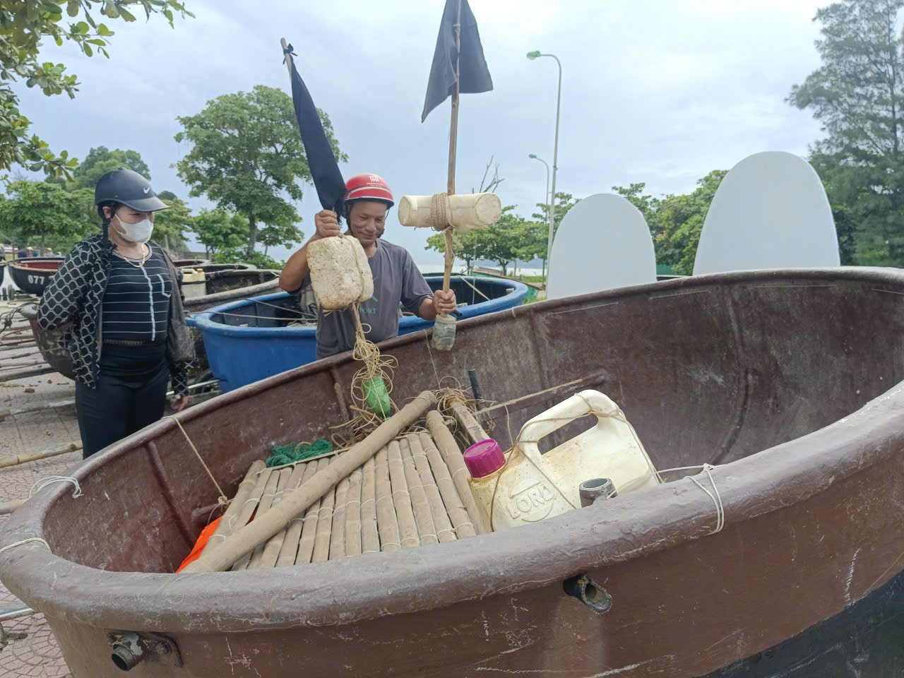 Thủ tướng đi kiểm tra, chỉ đạo công tác ứng phó với bão số 5: Phải đảm bảo an toàn cho người dân - Ảnh 3.