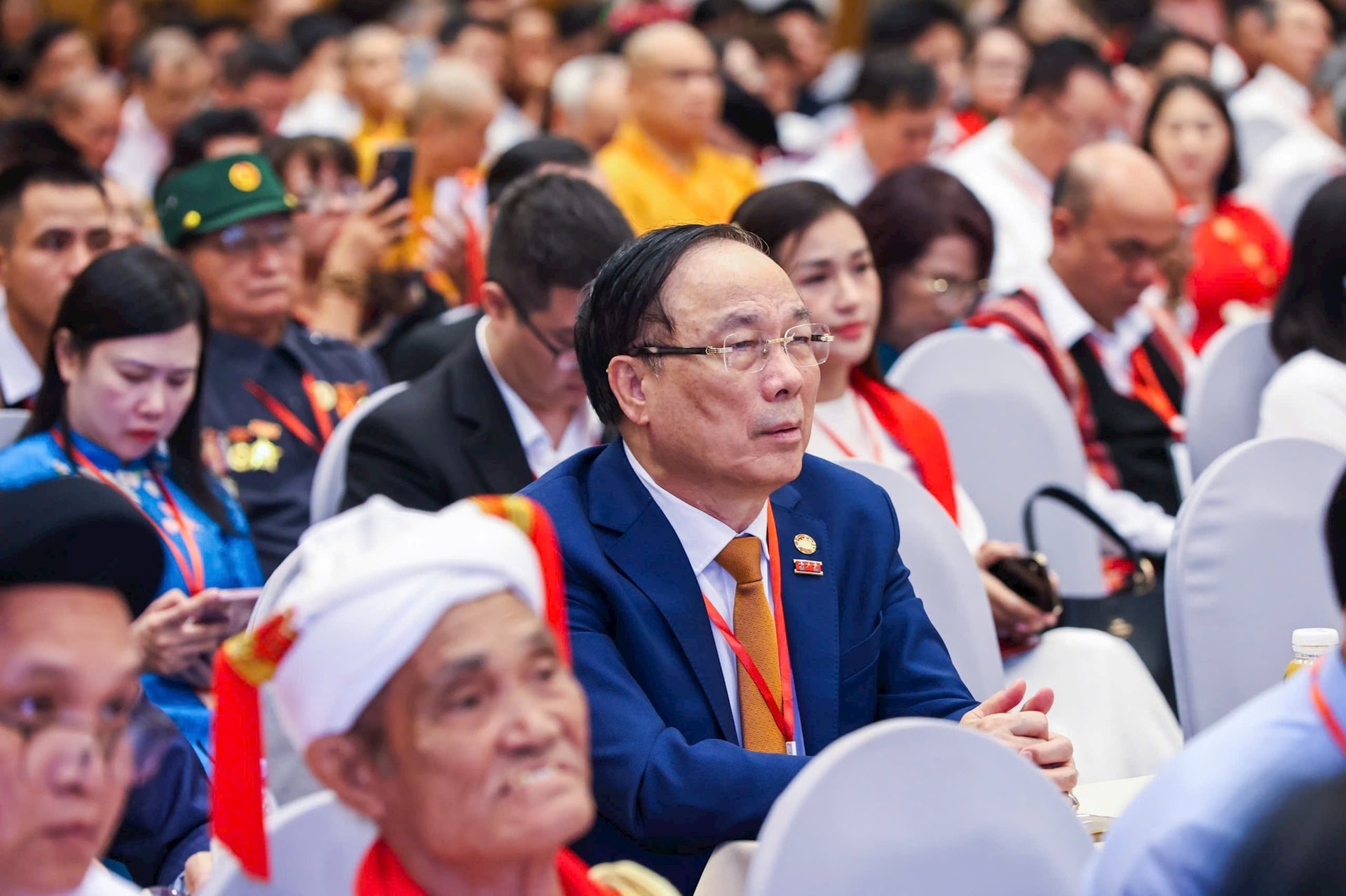Chủ tịch nước v&agrave; Thủ tướng c&ugrave;ng gặp mặt 300 đại biểu ti&ecirc;u biểu đại diện c&aacute;c tầng lớp nh&acirc;n d&acirc;n- Ảnh 5.