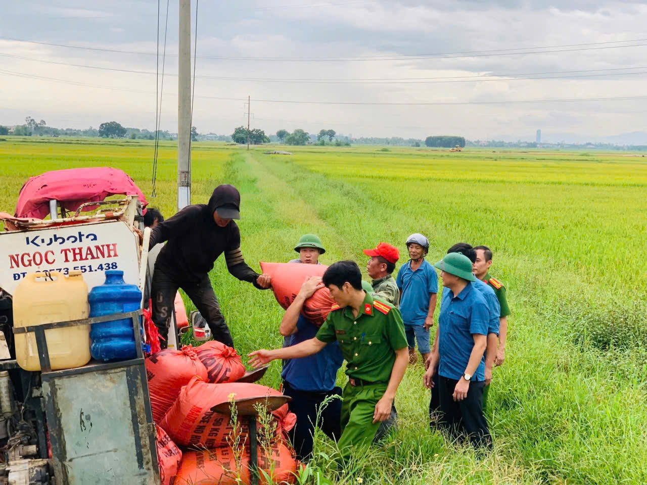 Hà Tĩnh khẩn trương ứng phó bão số 5 - Ảnh 5.