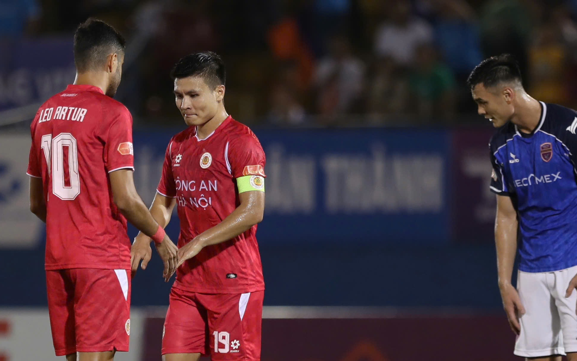 CAHN thắng Becamex TP HCM 3-0, Quang Hải tỏa sáng rực rỡ
