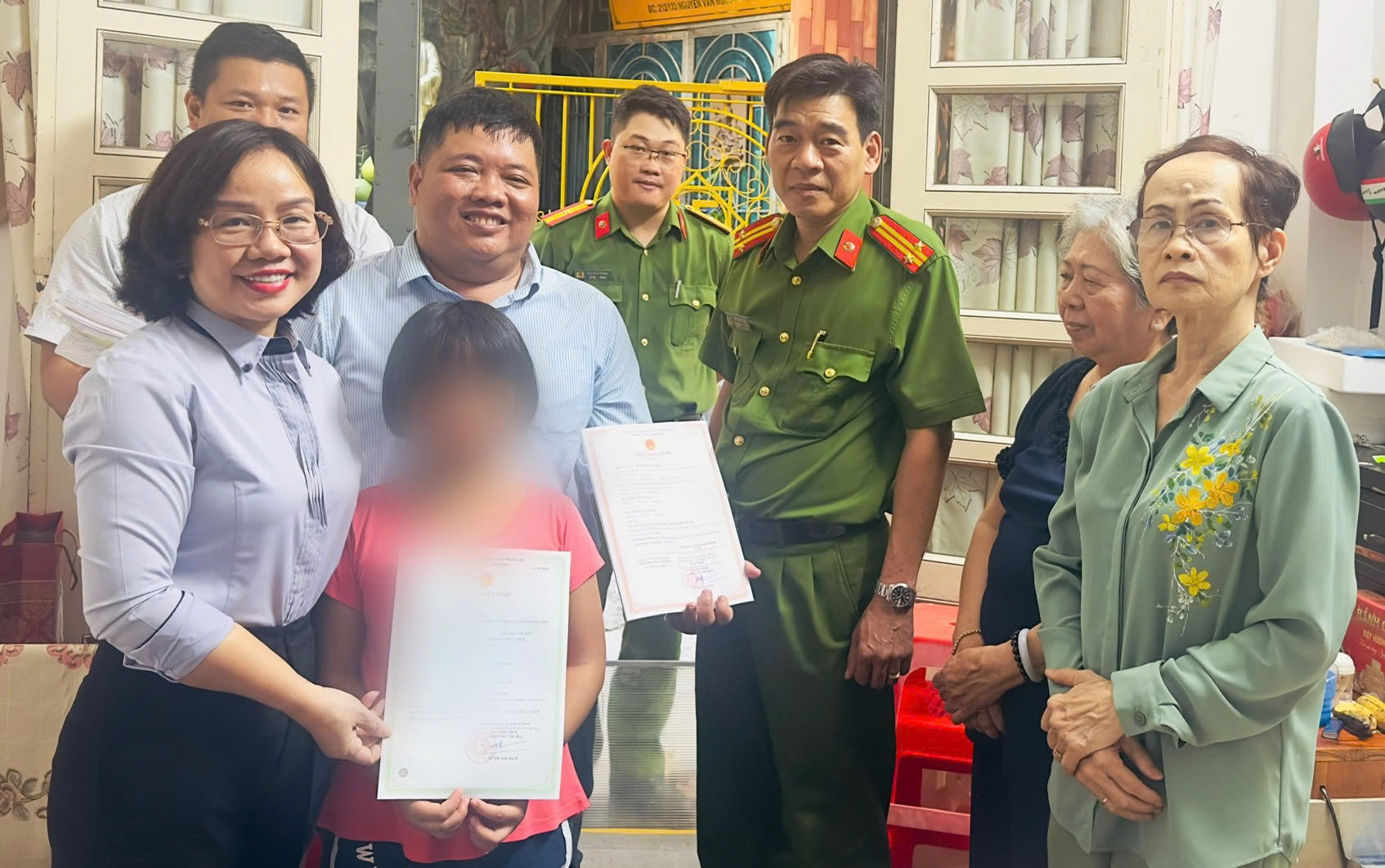 Chuyện thường ngày ở phường, xã: Ấm lòng cùng tấm giấy khai sinh - Ảnh 2.