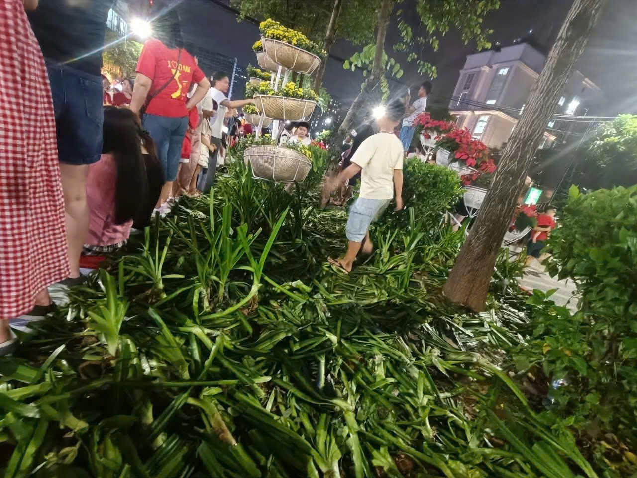 Xử l&yacute; nhiều trường hợp g&acirc;y mất trật tự trong 2 buổi hợp luyện diễu binh, diễu h&agrave;nh - Ảnh 3.