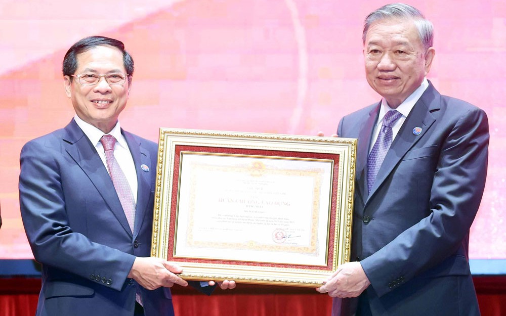Nâng cao vị thế đất nước