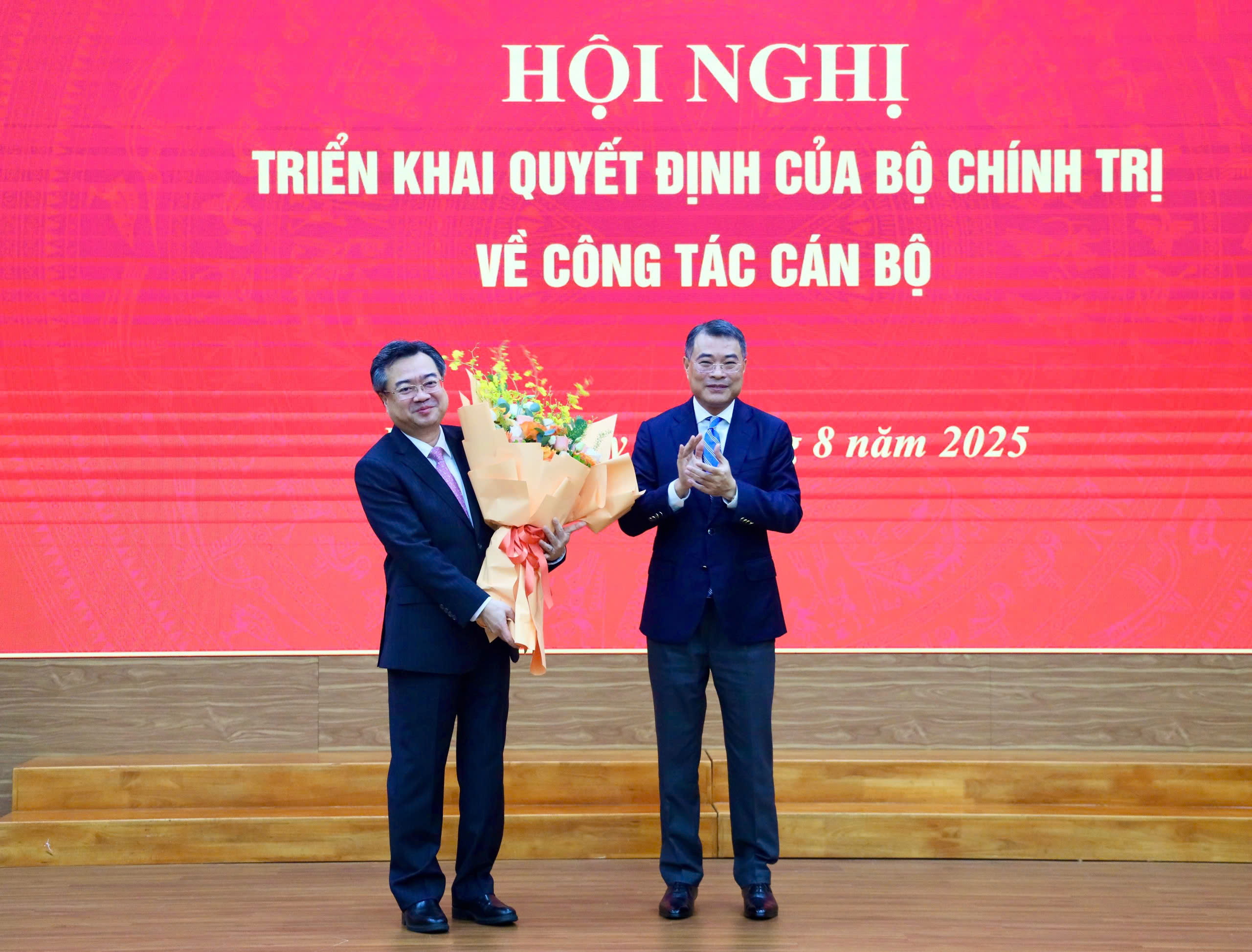 Trao quyết định bổ nhiệm &ocirc;ng Nguyễn Thanh Nghị l&agrave;m Trưởng Ban Ch&iacute;nh s&aacute;ch, chiến lược Trung ương- Ảnh 2.