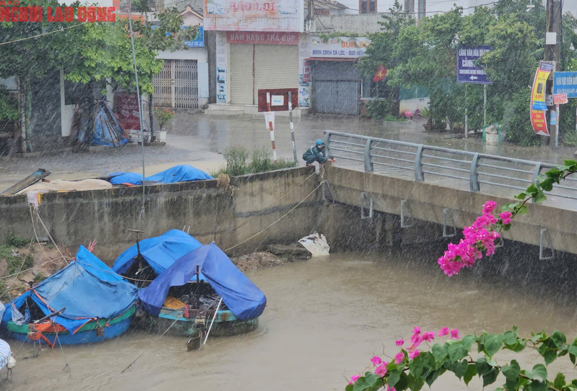 Biển dậy s&oacute;ng , h&agrave;ng ngh&igrave;n t&agrave;u thuyền tr&aacute;nh b&atilde;o số 5 tại Quảng Trị - Ảnh 6.
