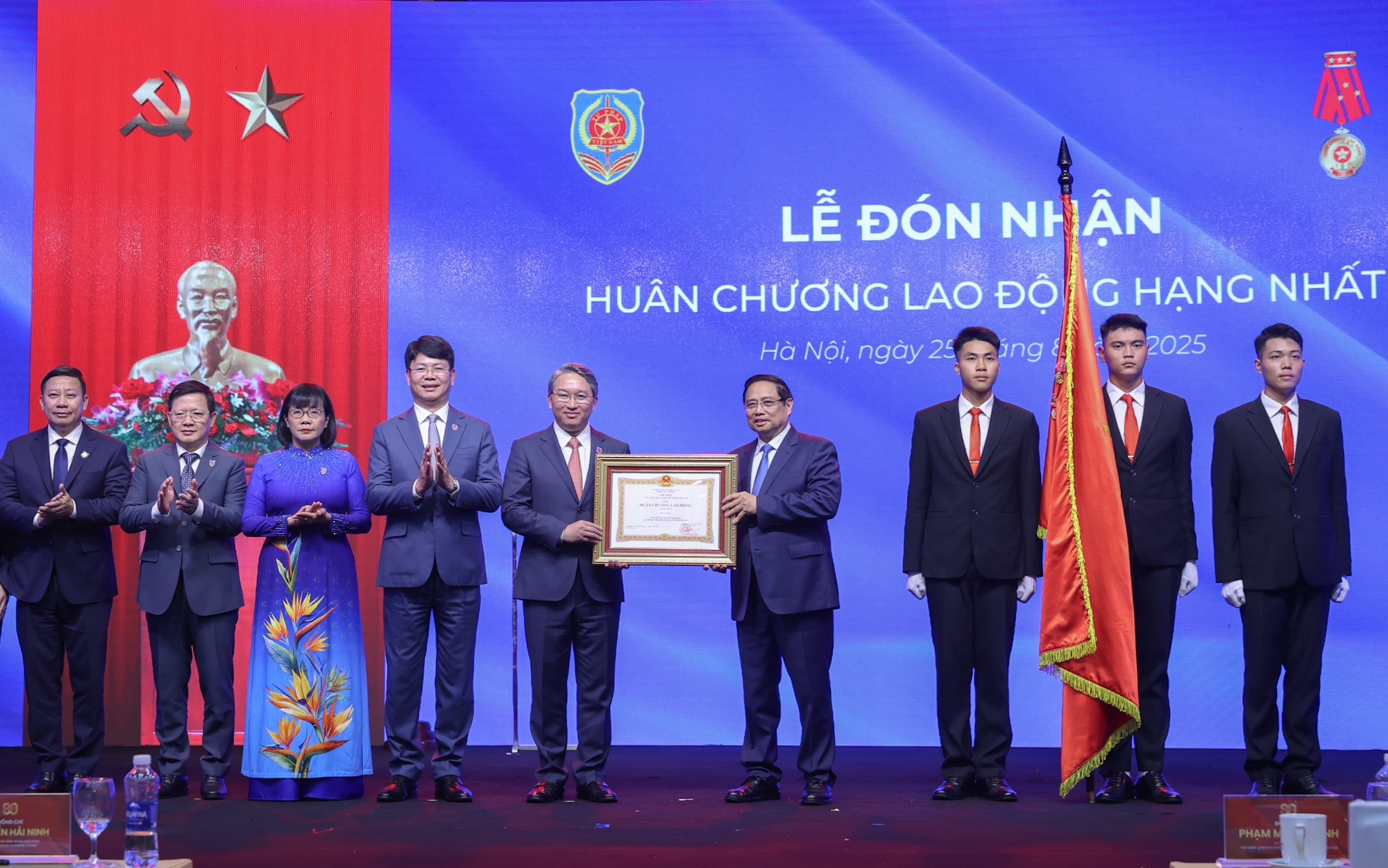 Thủ tướng:Thể chế thông thoáng nhưng cần ngăn chặn "trục lợi chính sách" - Ảnh 3.