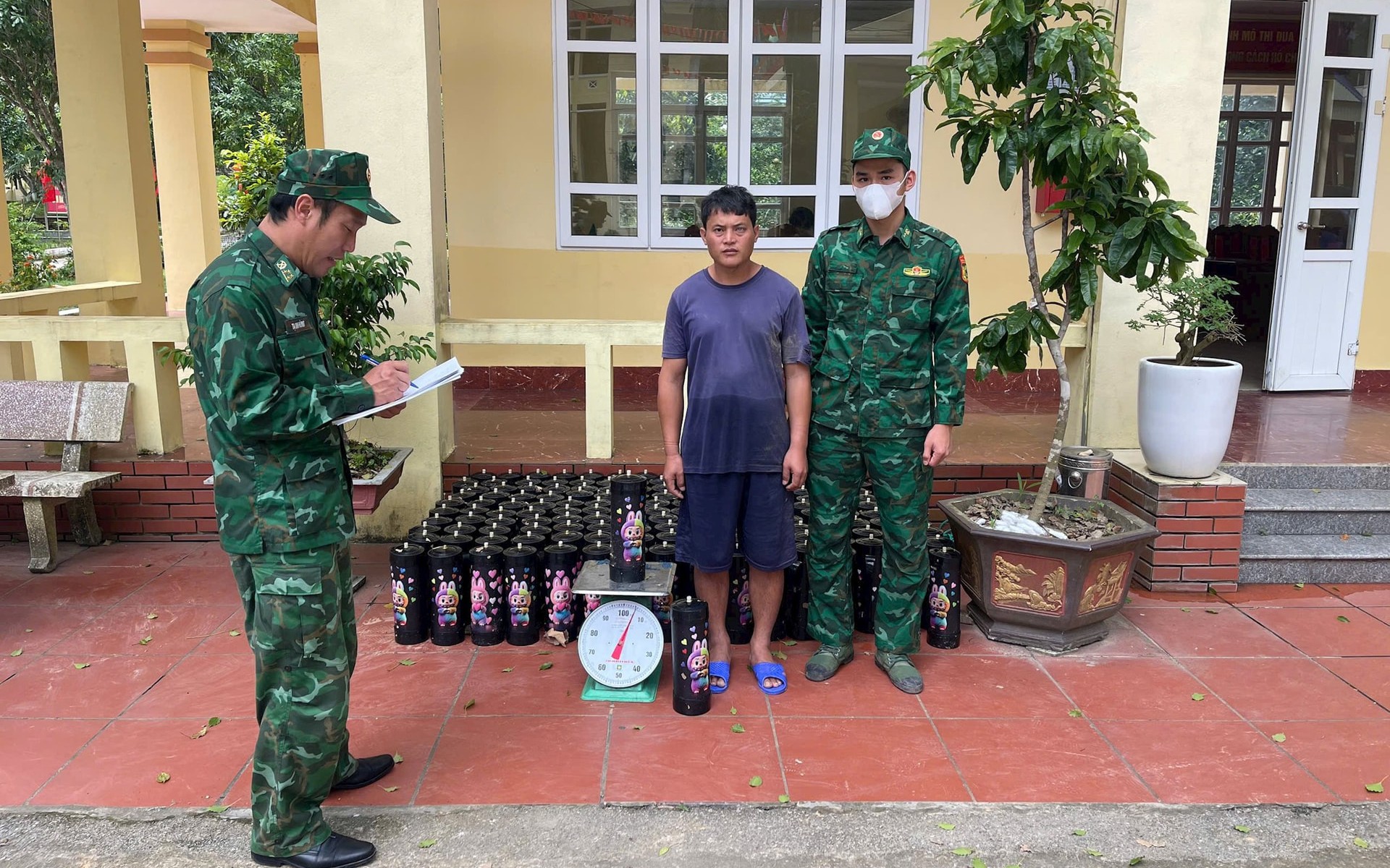 Liên tiếp phát hiện số lượng lớn khí cười ở vùng biên