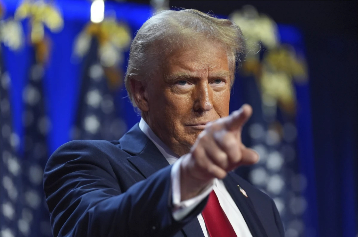 Tổng thống Donald Trump h&agrave;nh động trước bầu cử giữa nhiệm kỳ- Ảnh 1.