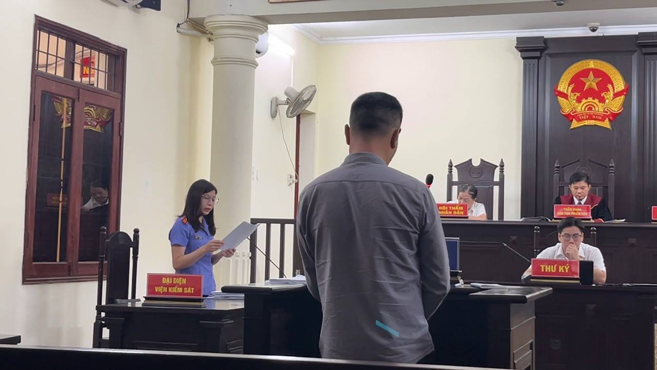 Hưng bị xử phạt kh&ocirc;ng giao con cho vợ cũ theo ph&aacute;n quyết của t&ograve;a &aacute;n - Ảnh 1.
