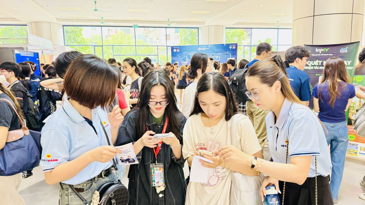 Kiến tạo m&ocirc;i trường l&agrave;m việc hạnh ph&uacute;c- Ảnh 2.