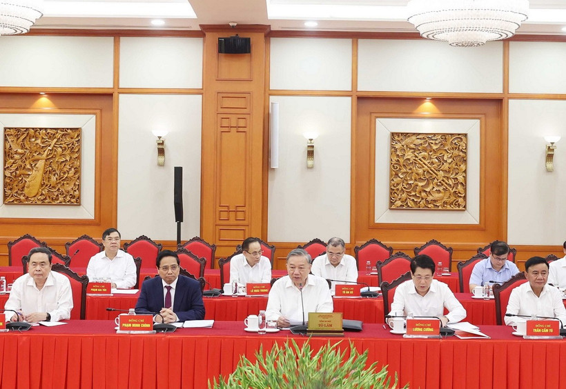 Bộ Chính trị cho ý kiến phương án nhân sự cấp ủy chuẩn bị Đại hội đại biểu Đảng bộ Quân đội - Ảnh 2.