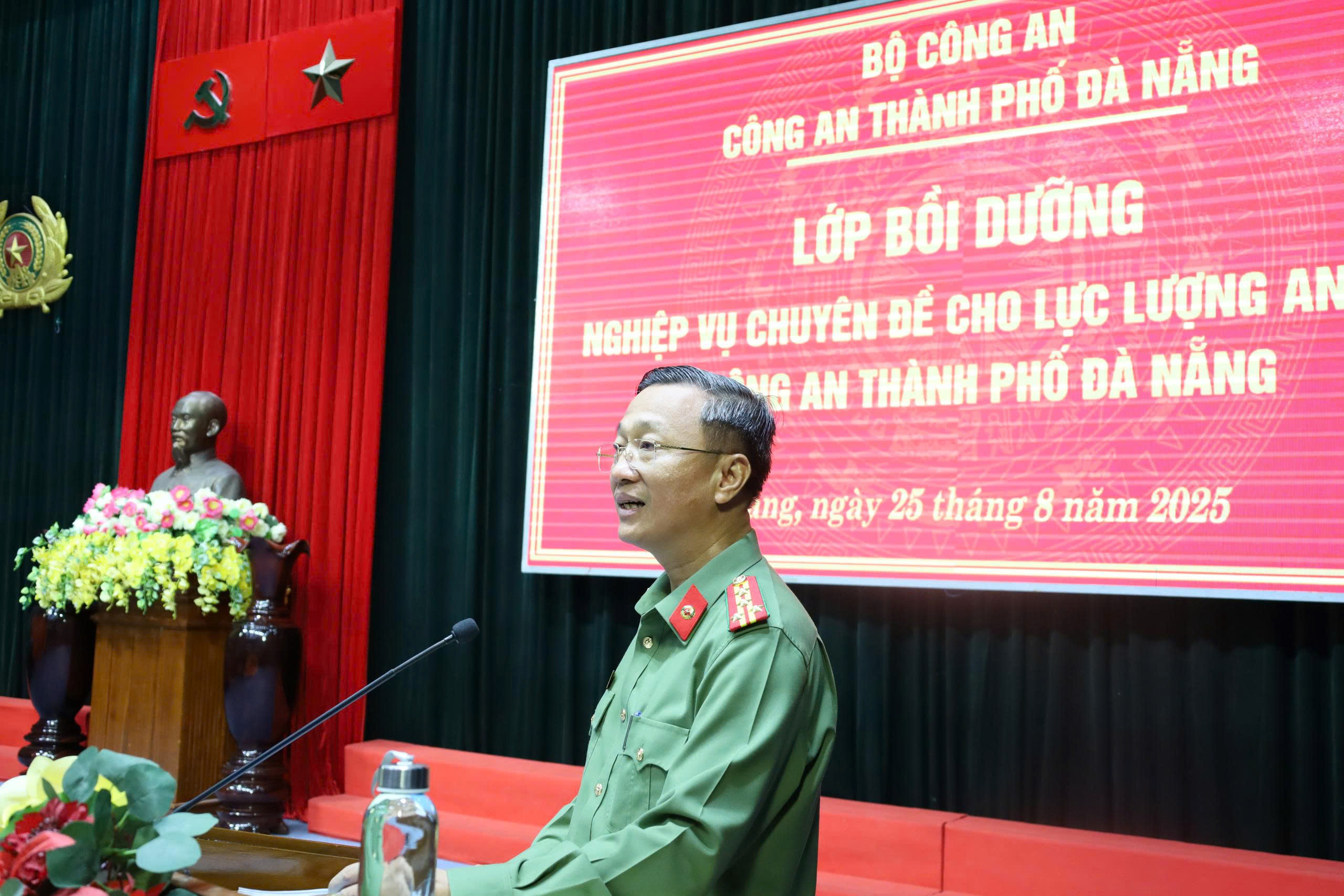 C&ocirc;ng an Đ&agrave; Nẵng bồi dưỡng nghiệp vụ cho hơn 400 c&aacute;n bộ an ninh- Ảnh 2.