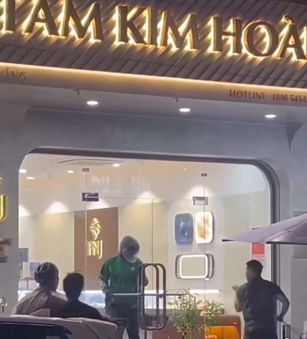 Điều tra vụ cướp tiệm v&agrave;ng tại trung t&acirc;m Đ&agrave; Nẵng- Ảnh 1.