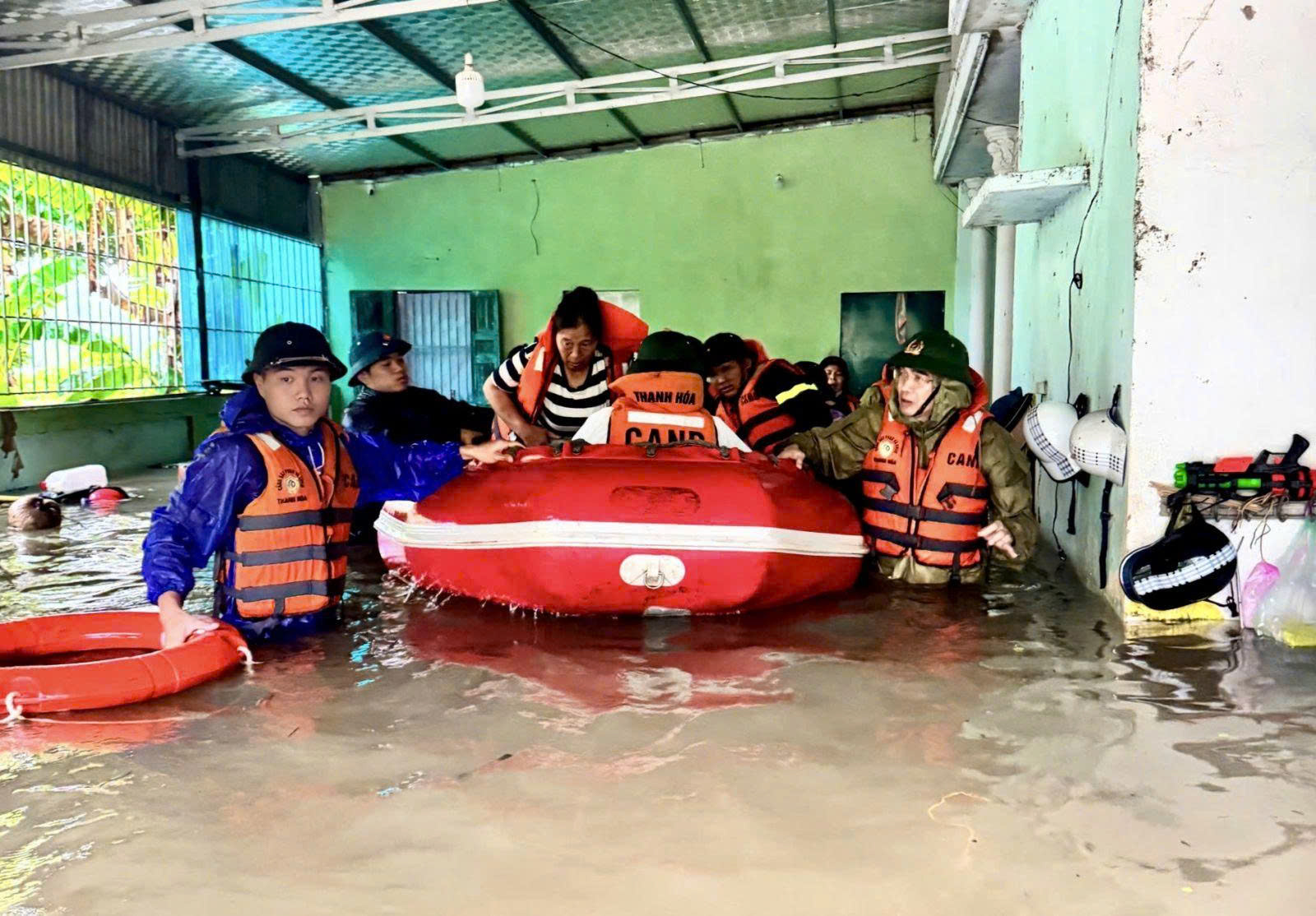 Cuồng phong đi qua, tan hoang ở lại- Ảnh 1.