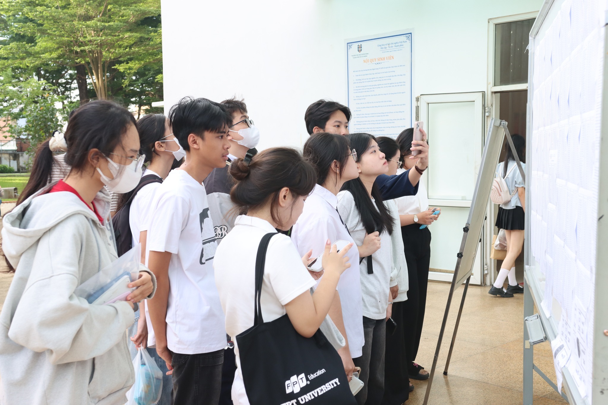 Vụ dư điểm vẫn trượt nguyện vọng: Trường ĐH Ngân hàng TP HCM cam kết đảm bảo quyền lợi cho thí sinh - Ảnh 1.