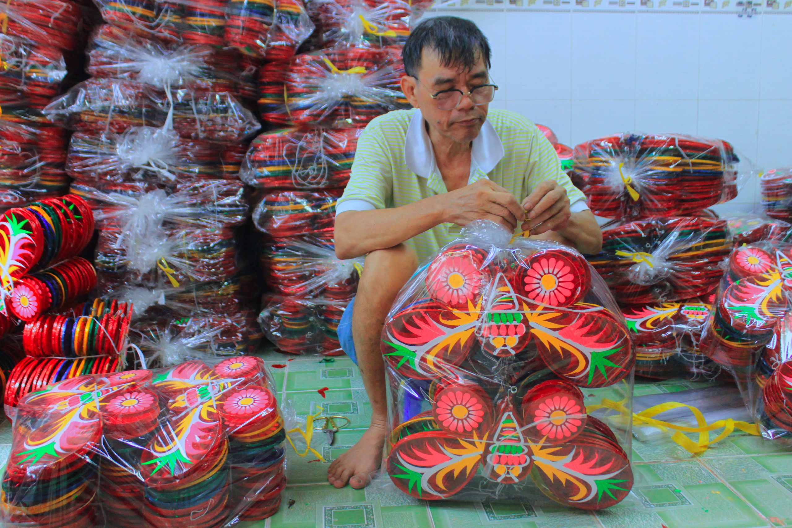 Làng nghề lồng đèn truyền thống Phú Bình cần cú hích từ thương mại điện tử - Ảnh 8.
