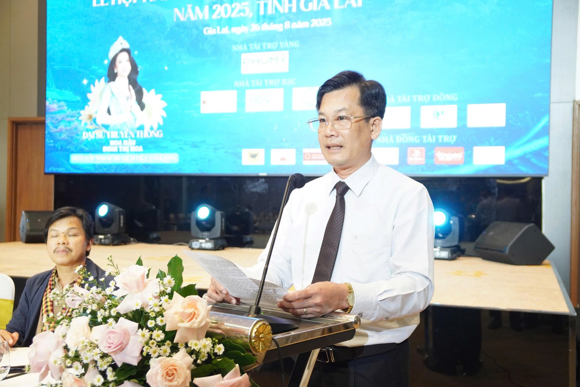 Sắc m&agrave;u đại ng&agrave;n v&agrave; biển xanh lần đầu hội tụ tại Quy Nhơn- Ảnh 1.
