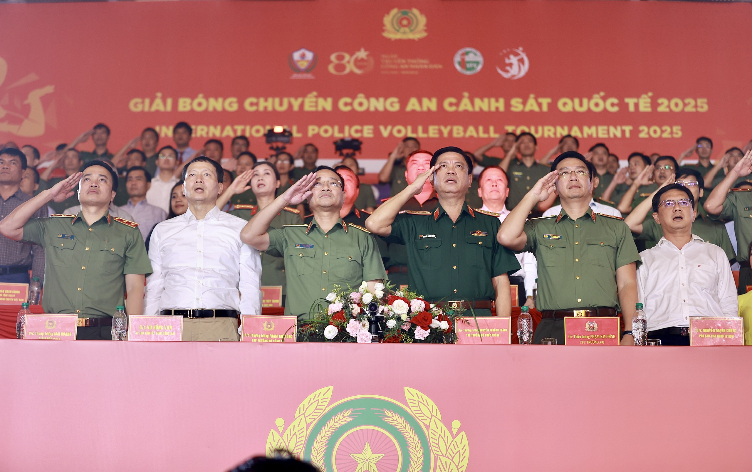 Giải b&oacute;ng chuyền C&ocirc;ng an, Cảnh s&aacute;t quốc tế 2025: Hai đội chủ nh&agrave; thất thủ - Ảnh 1.