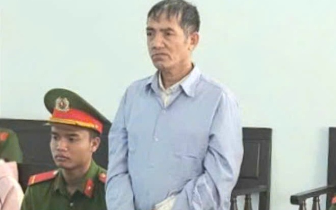 Người mẹ chết lặng khi phát hiện con gái nhỏ bị hàng xóm xâm hại 