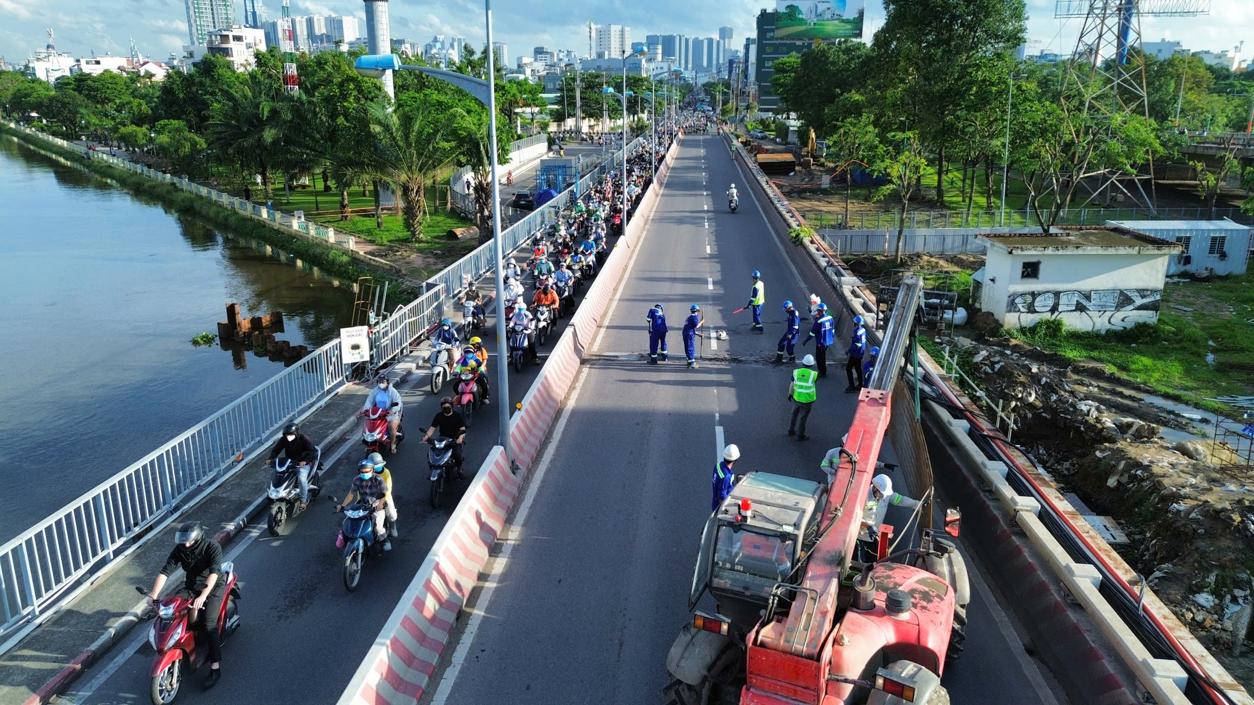 TP HCM: Cầu Bình Triệu 1 cấm ô tô để nâng độ tĩnh không- Ảnh 3.