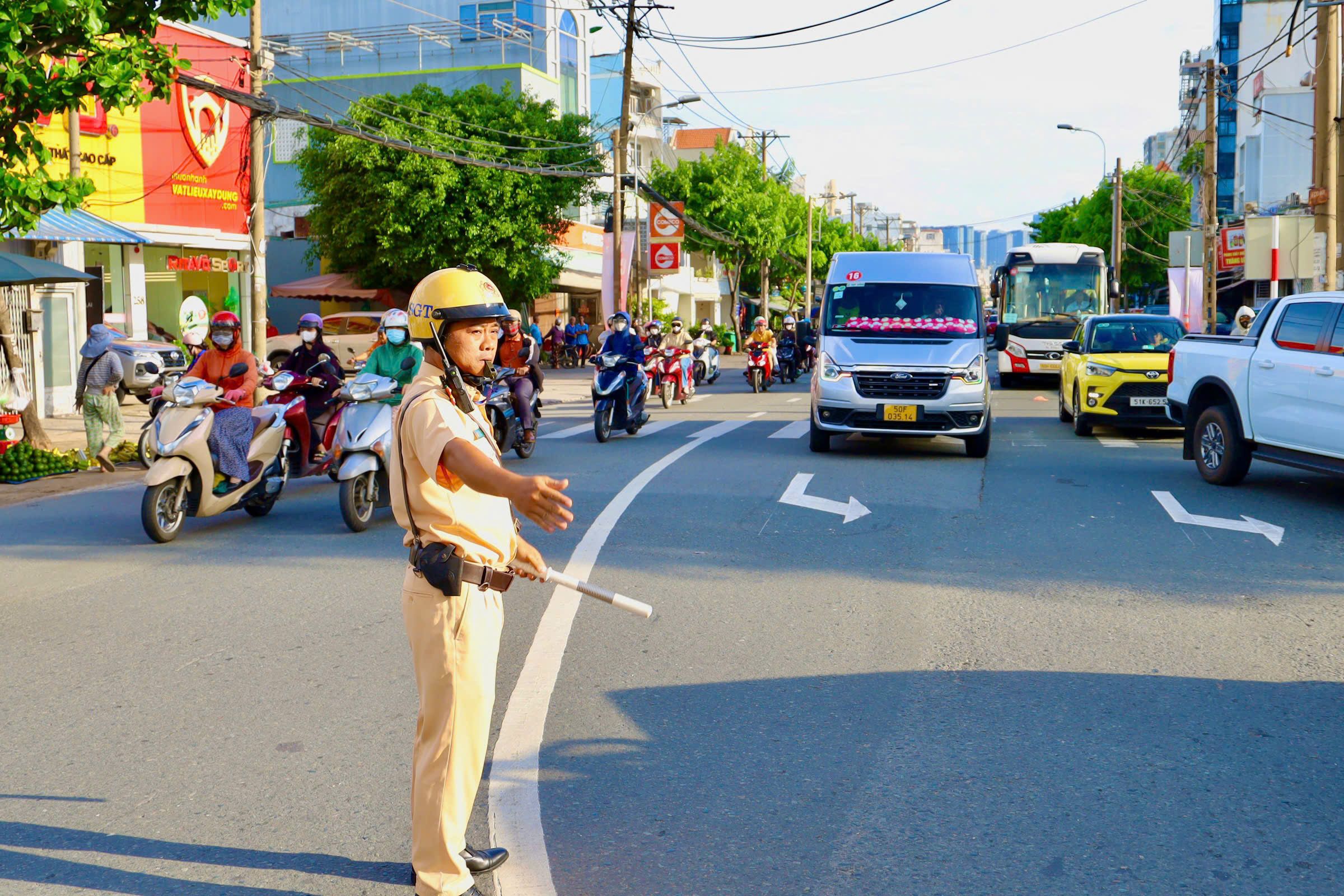 TP HCM: Cầu Bình Triệu 1 cấm ô tô để nâng độ tĩnh không- Ảnh 12.