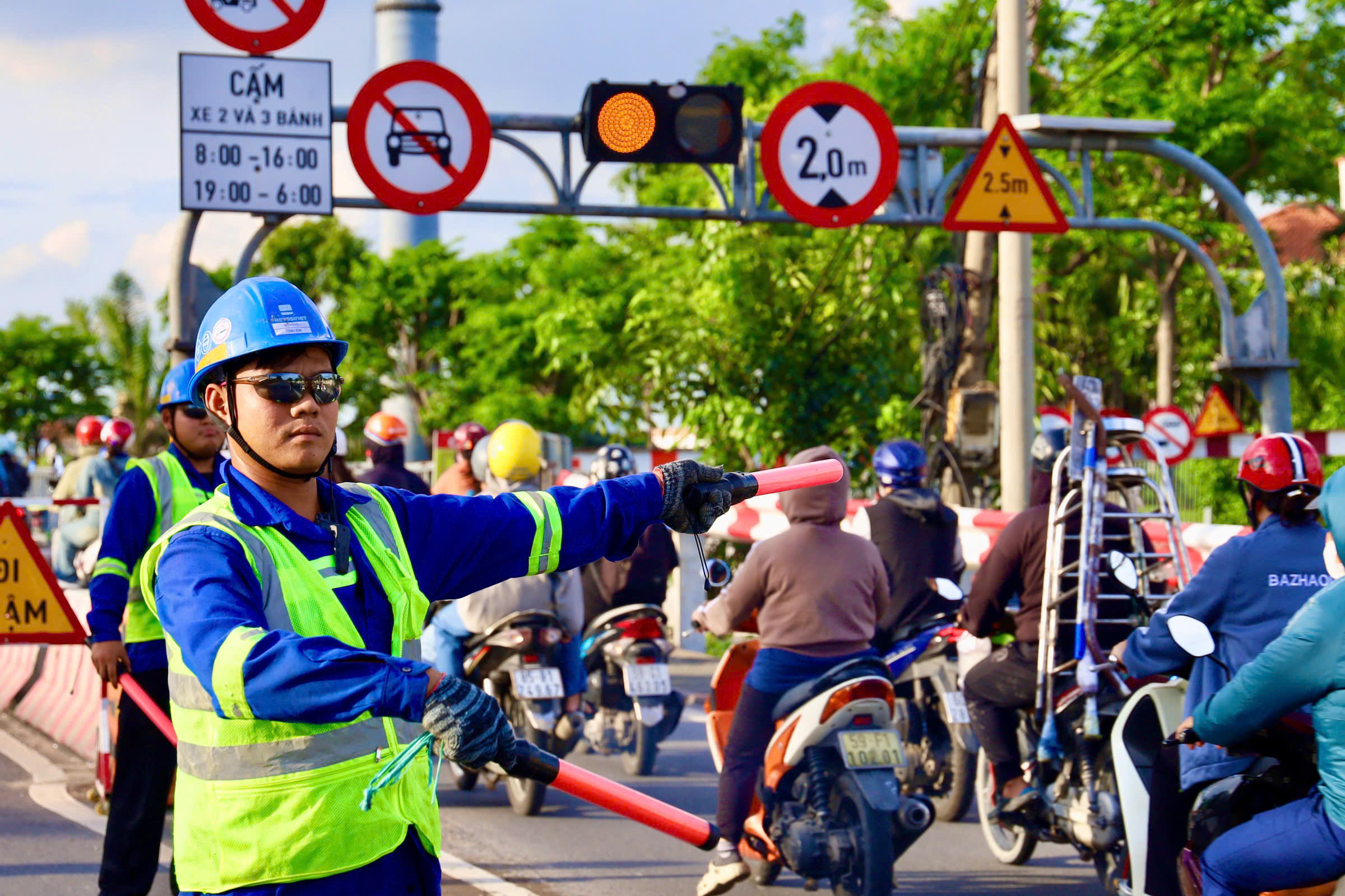 TP HCM: Cầu Bình Triệu 1 cấm ô tô để nâng độ tĩnh không- Ảnh 11.