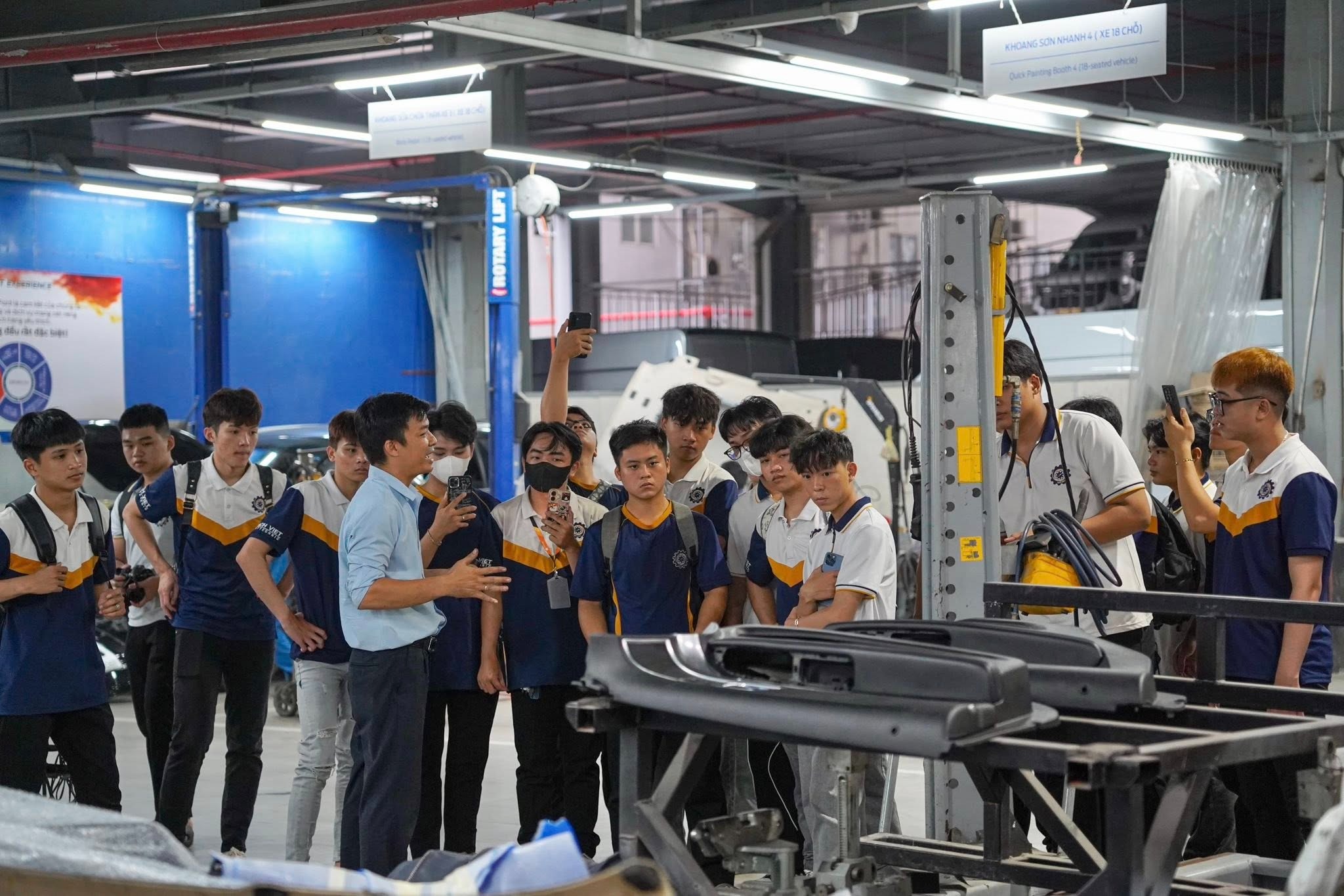 Đ&atilde; tr&uacute;ng tuyển đại học, nhiều th&iacute; sinh bất ngờ chuyển hướng học cao đẳng - Ảnh 2.