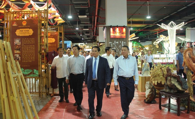 Thủ tướng Phạm Minh Ch&iacute;nh tổng duyệt chương tr&igrave;nh khai mạc Triển l&atilde;m Th&agrave;nh tựu đất nước- Ảnh 4.