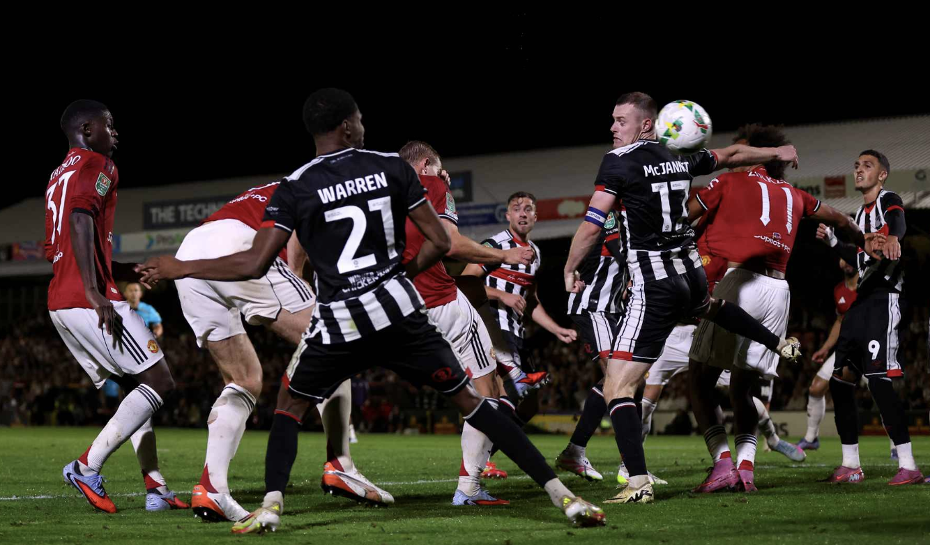 Grimsby tạo cú sốc lịch sử, loại Man United khỏi League Cup- Ảnh 4.